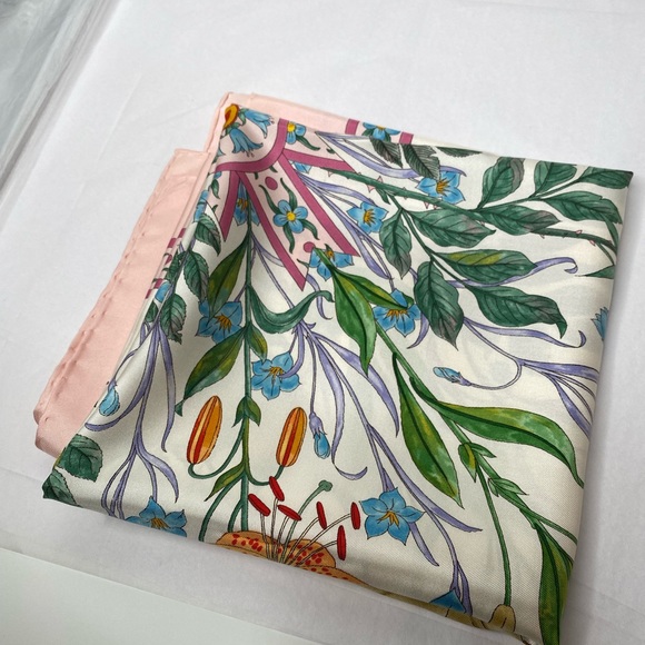 Scarf - Picture 6 of 15